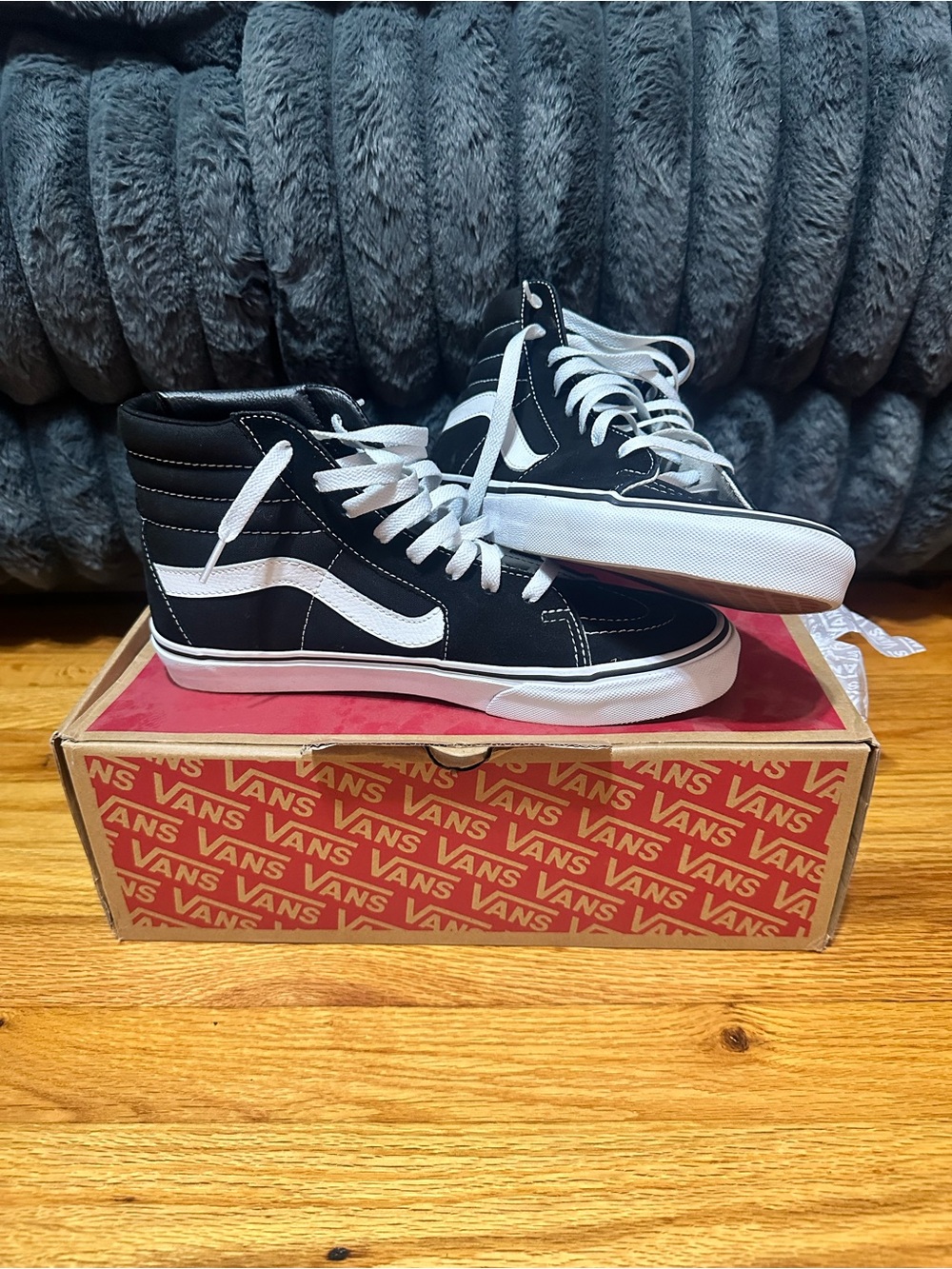 Men’s 9.5 Vans Black & White Sk8-Hi High-Top Sneakers